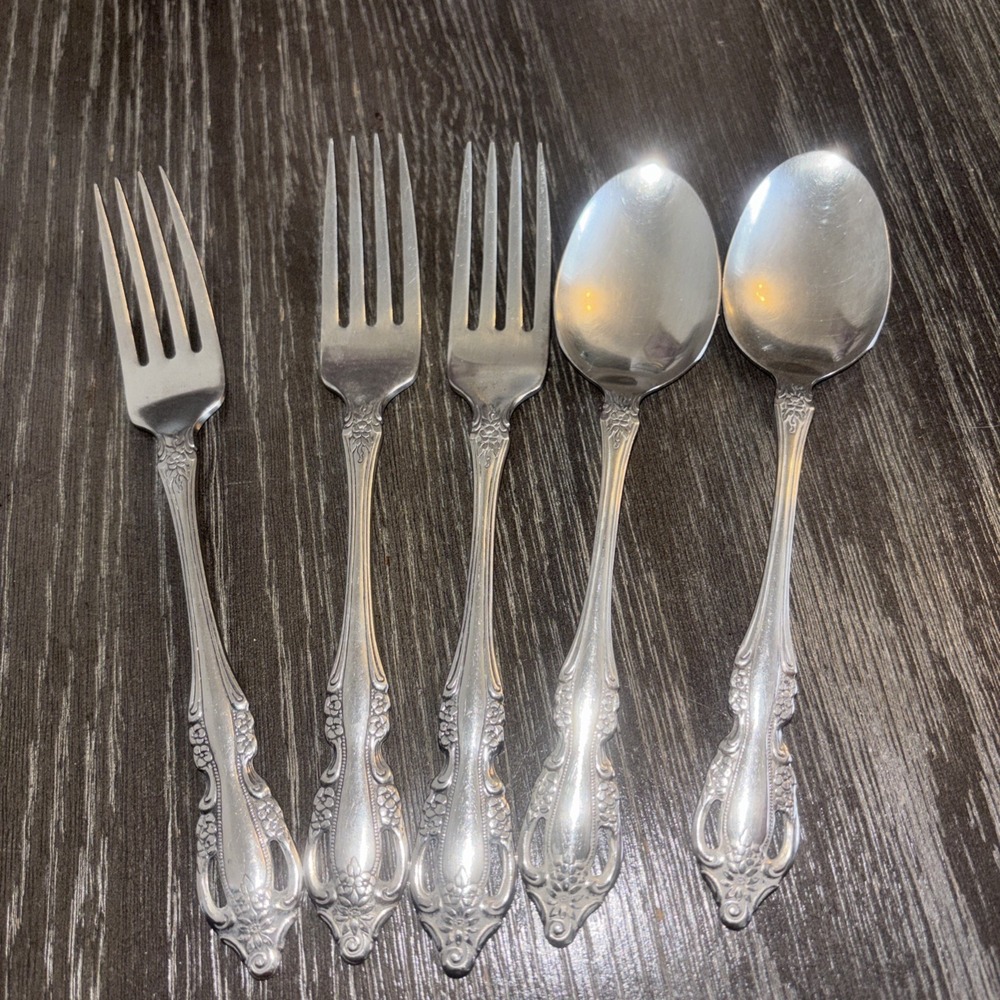 Oneida USA Stainless Raphael 3‎ Dinner Fork 7 1/2" and 2 Spoons